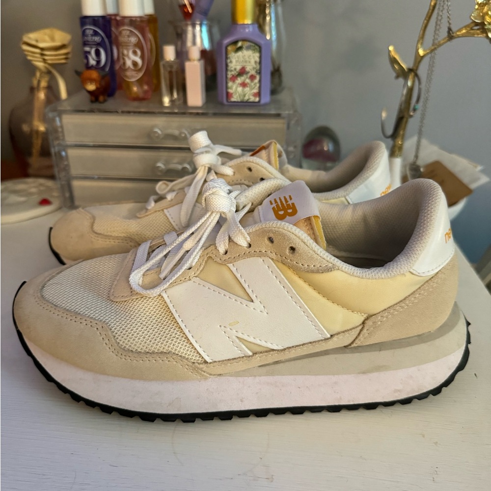 New Balance 237